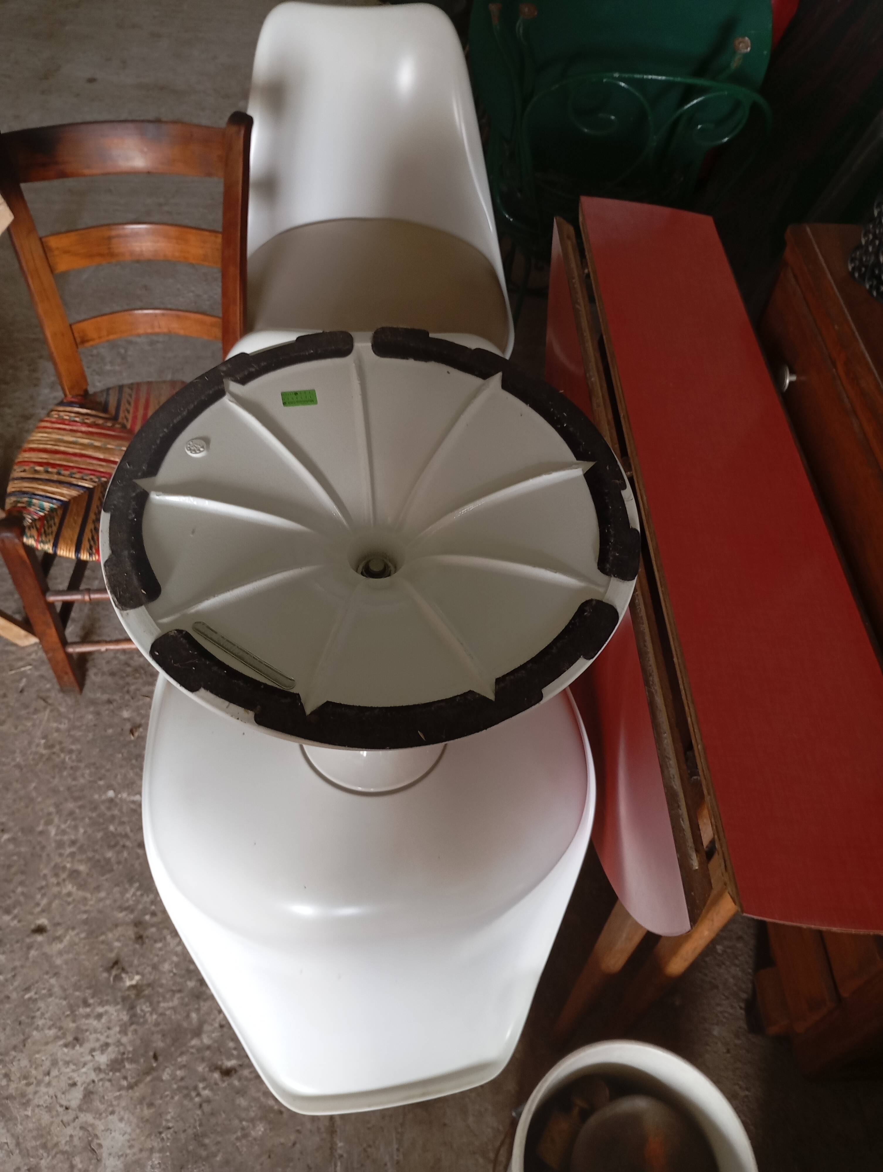 Tulip chairs signed Saarinen for Knollstudio 1956