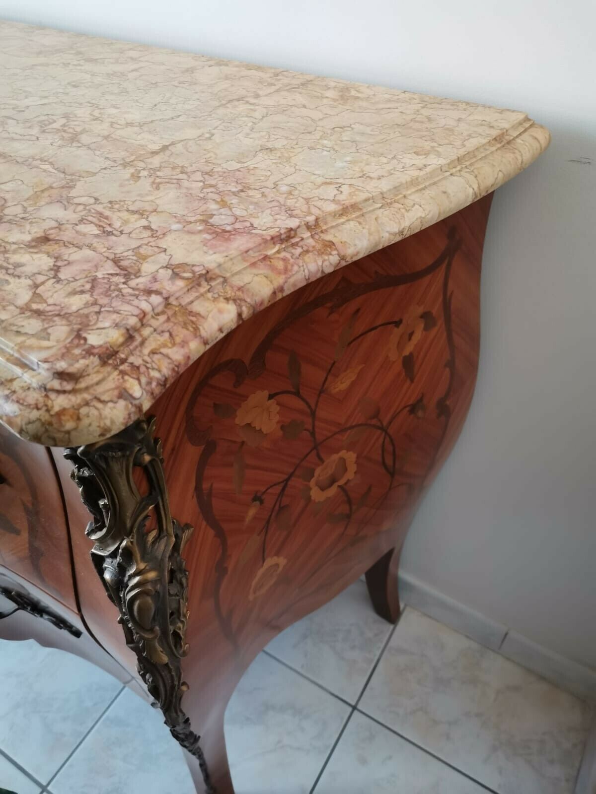 Old chest of drawers style louis 15