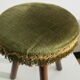 Tabouret en bois et velours à franges