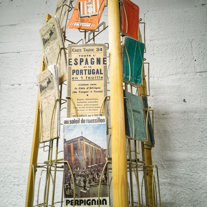 Metal turnstile display