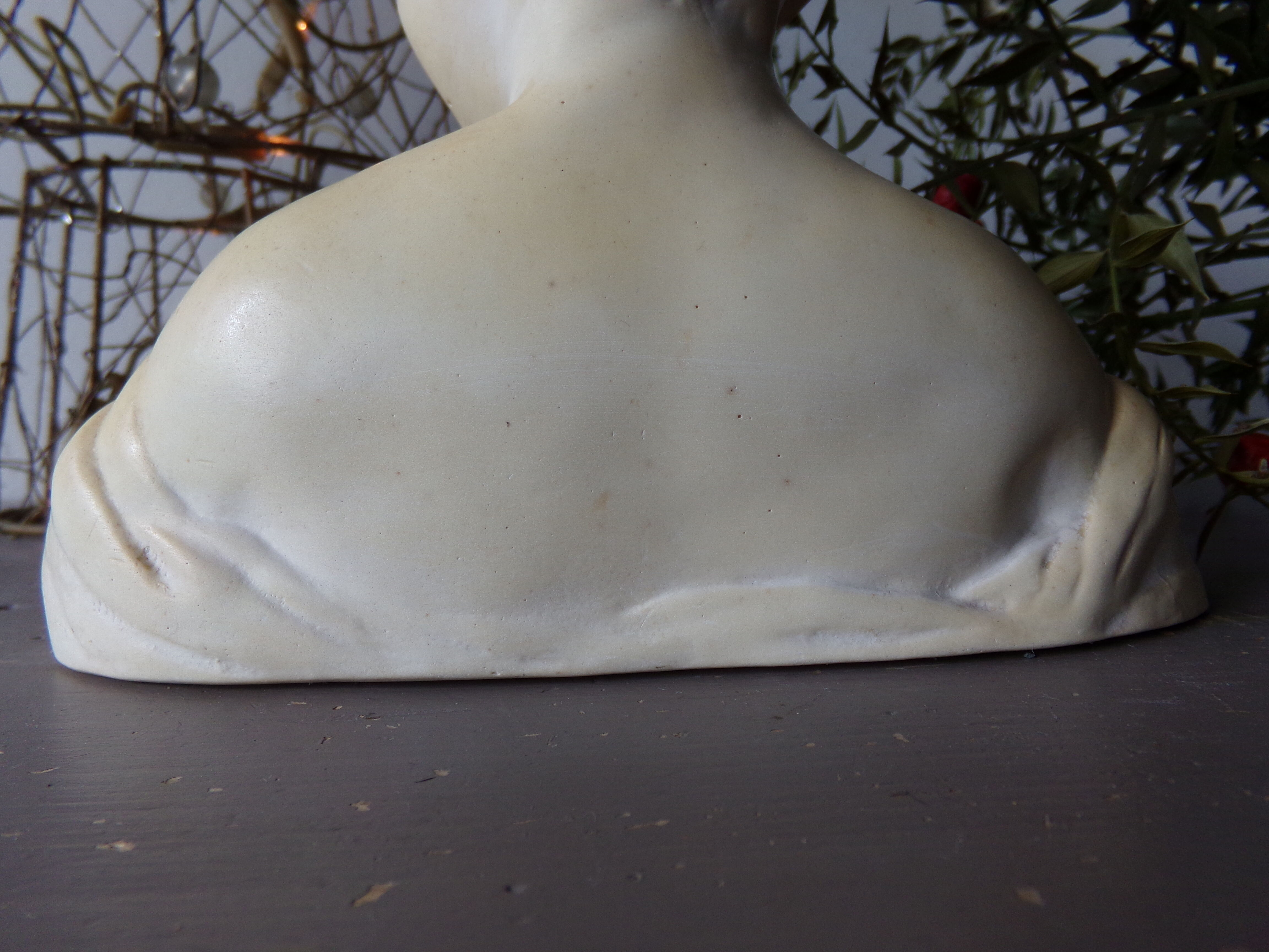 Bust of the laughing child