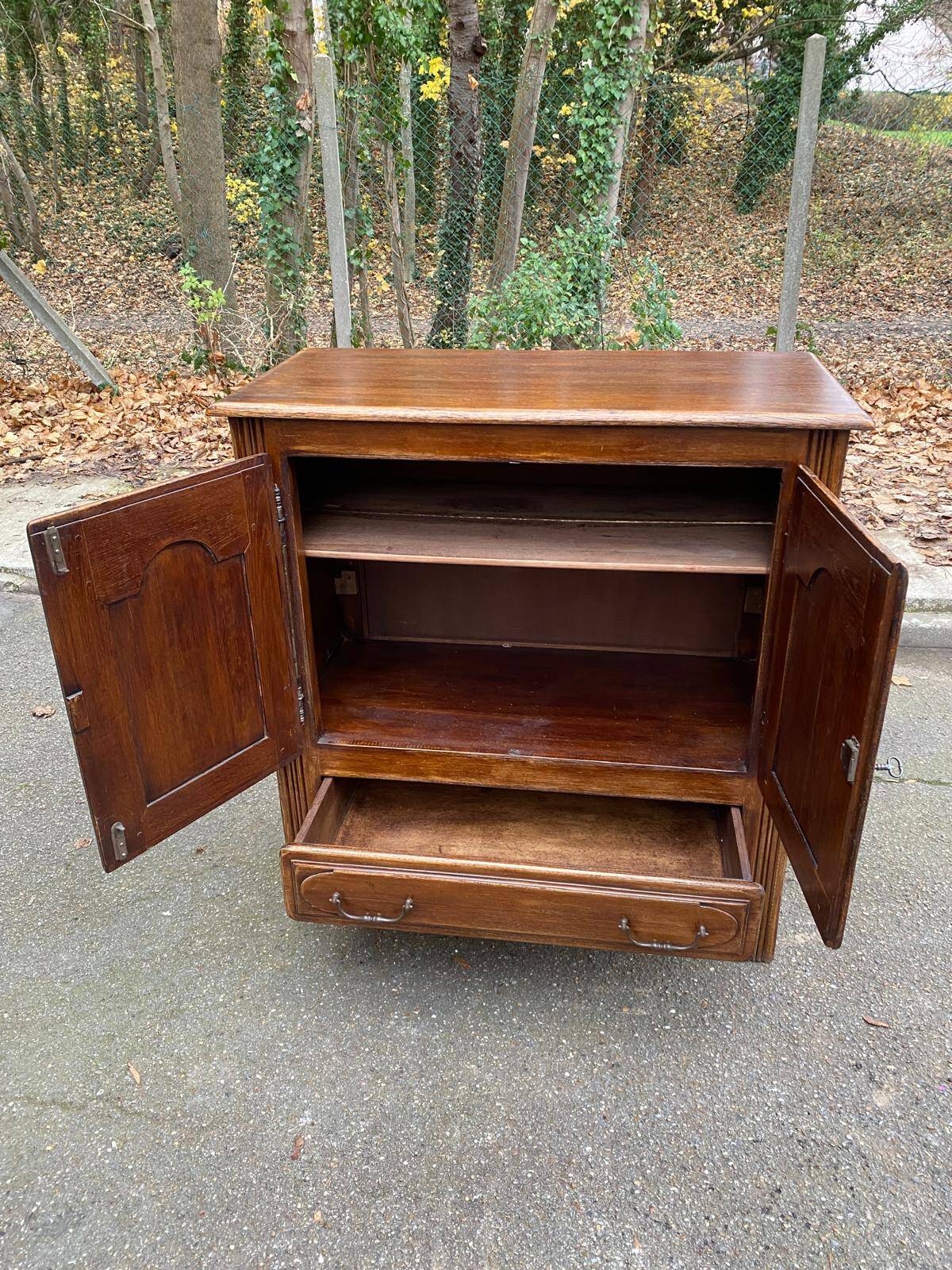 Buffet Louis XIV en bois massif haut du 19ème