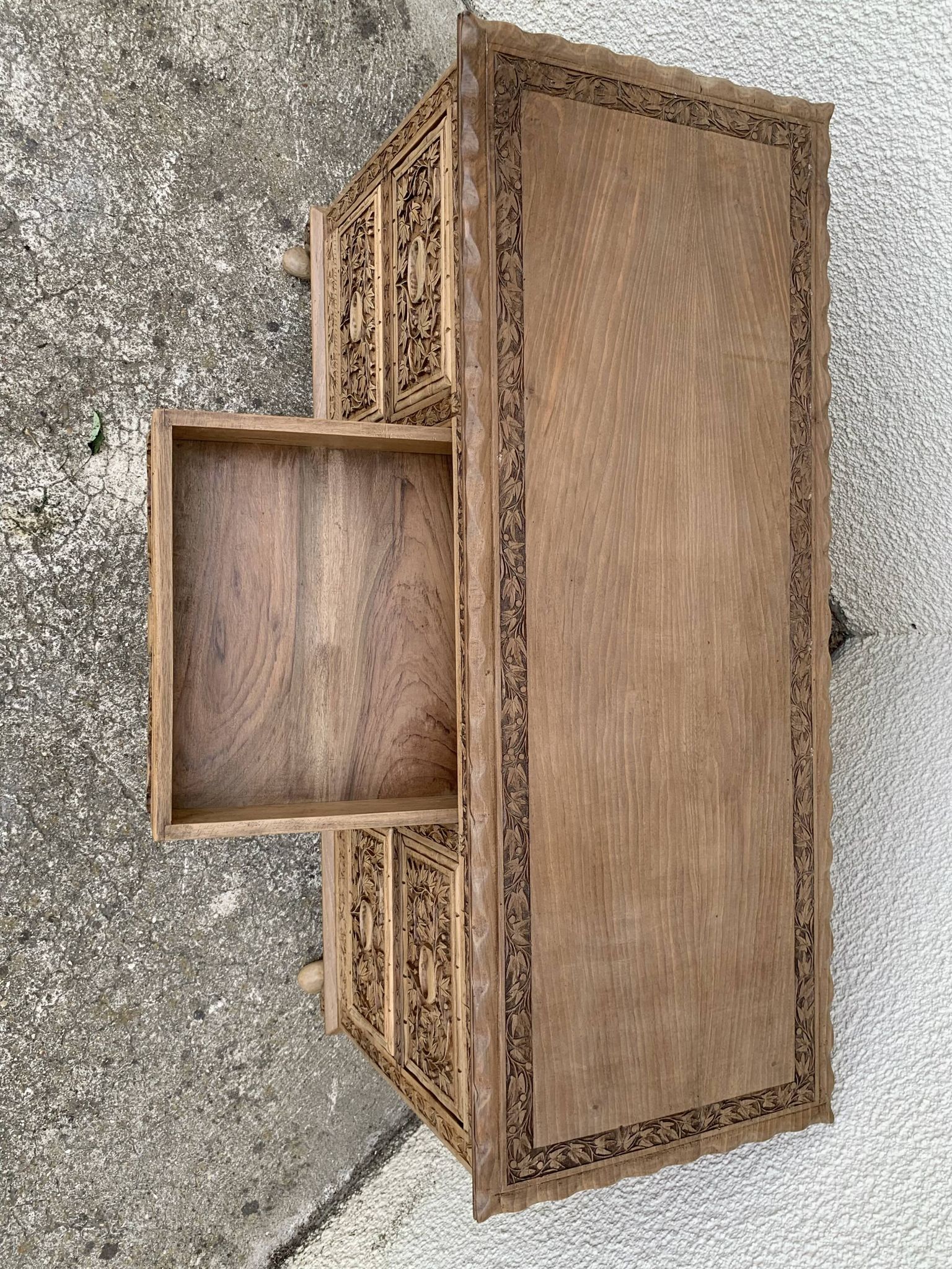 Commode vintage basse Padouk Massif sculpté 1950