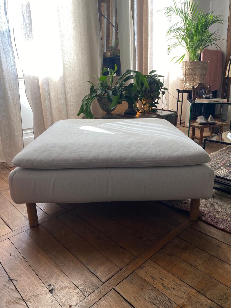 Pouf Footrest in white fabric model SÖDERHAMN IKEA.