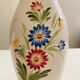 Vase à motif floral en faïence de Lunéville
