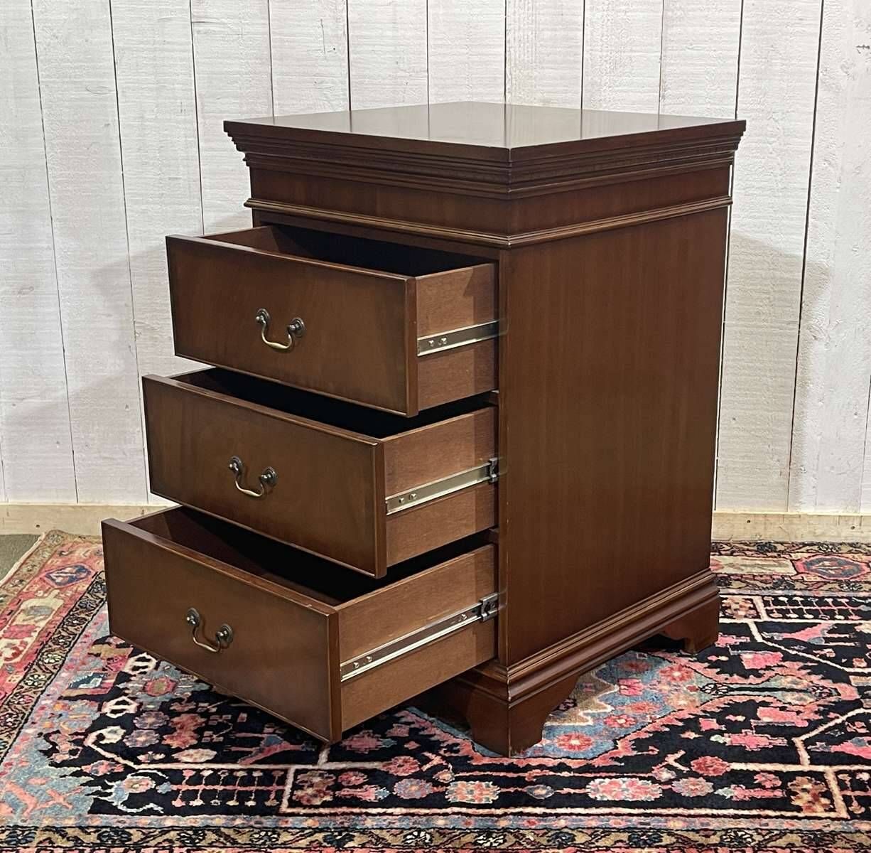 English mahogany chest of drawers from the 1950s