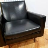 Fauteuil en skaï noir, années 1960