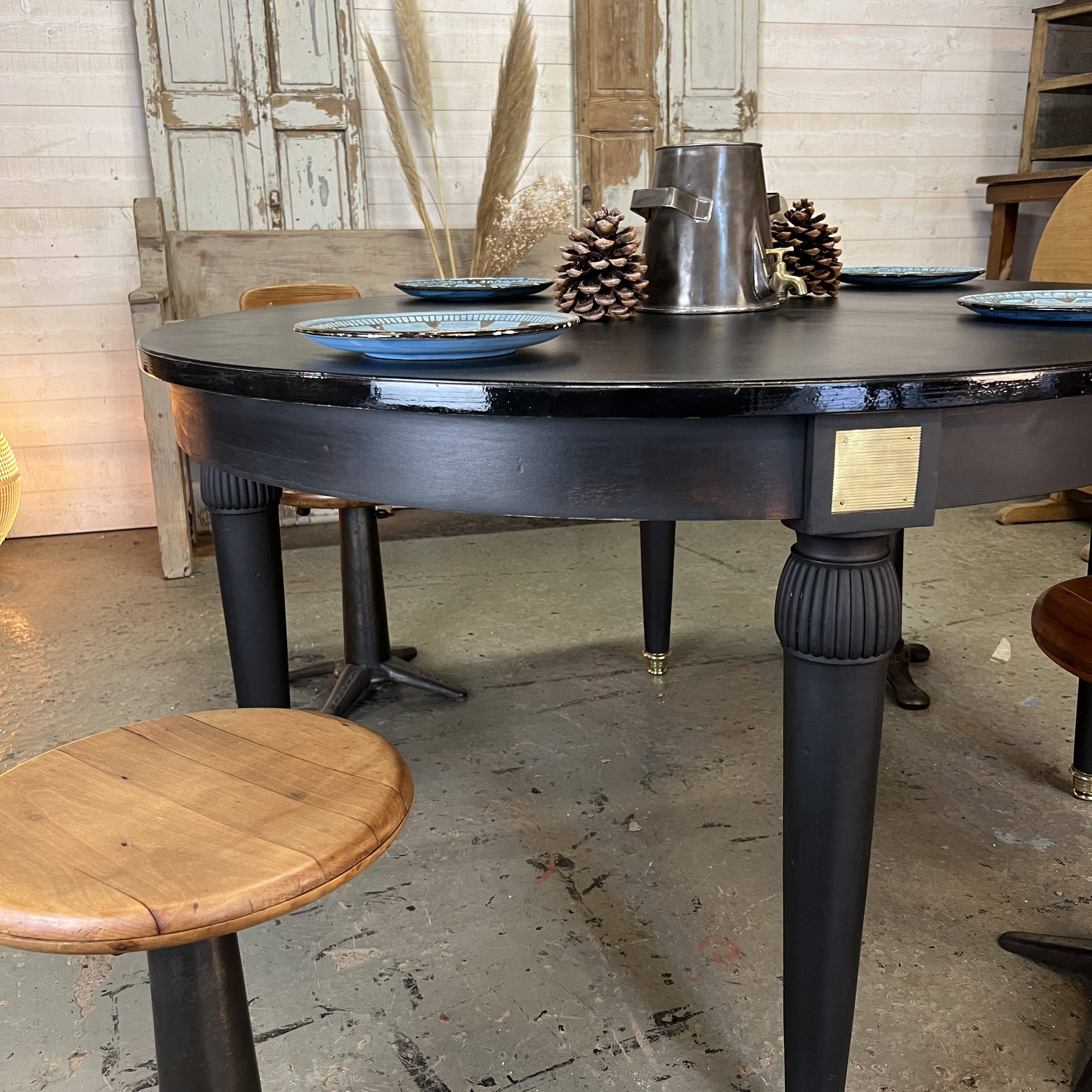 Napoleon III extendable table
