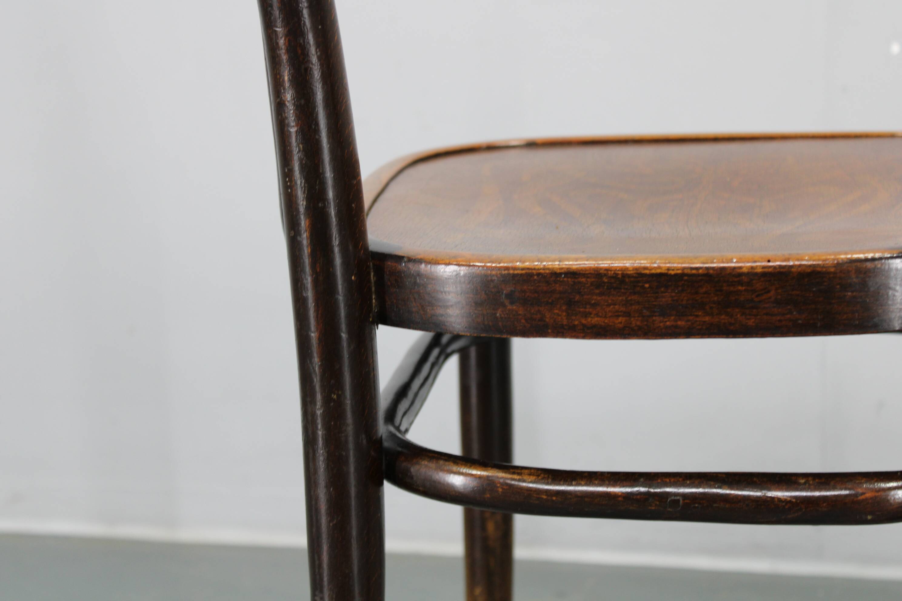 Pair of Thonet Art Nouveau bentwood chairs, Czechoslovakia, 1920s