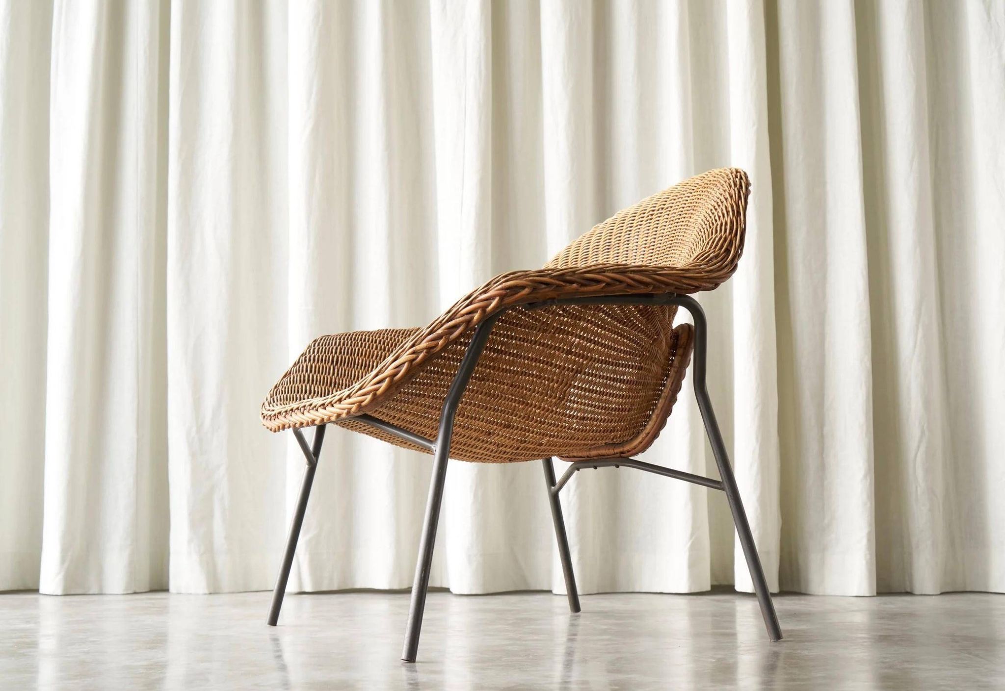 Sculptural lounge chair in rattan and metal, 1960s