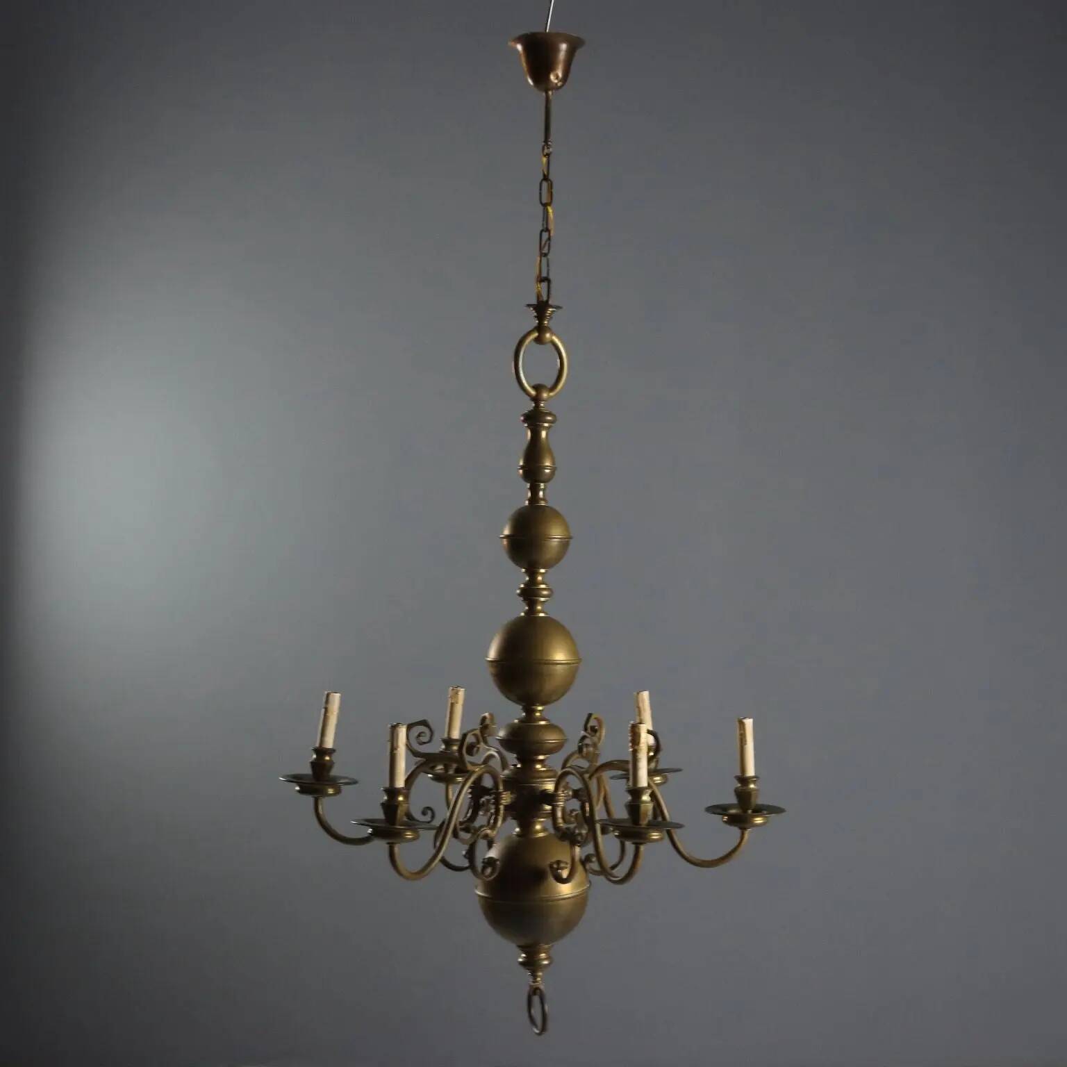 Lustre ancien en bronze à décorations, Pays-Bas, XXe siècle