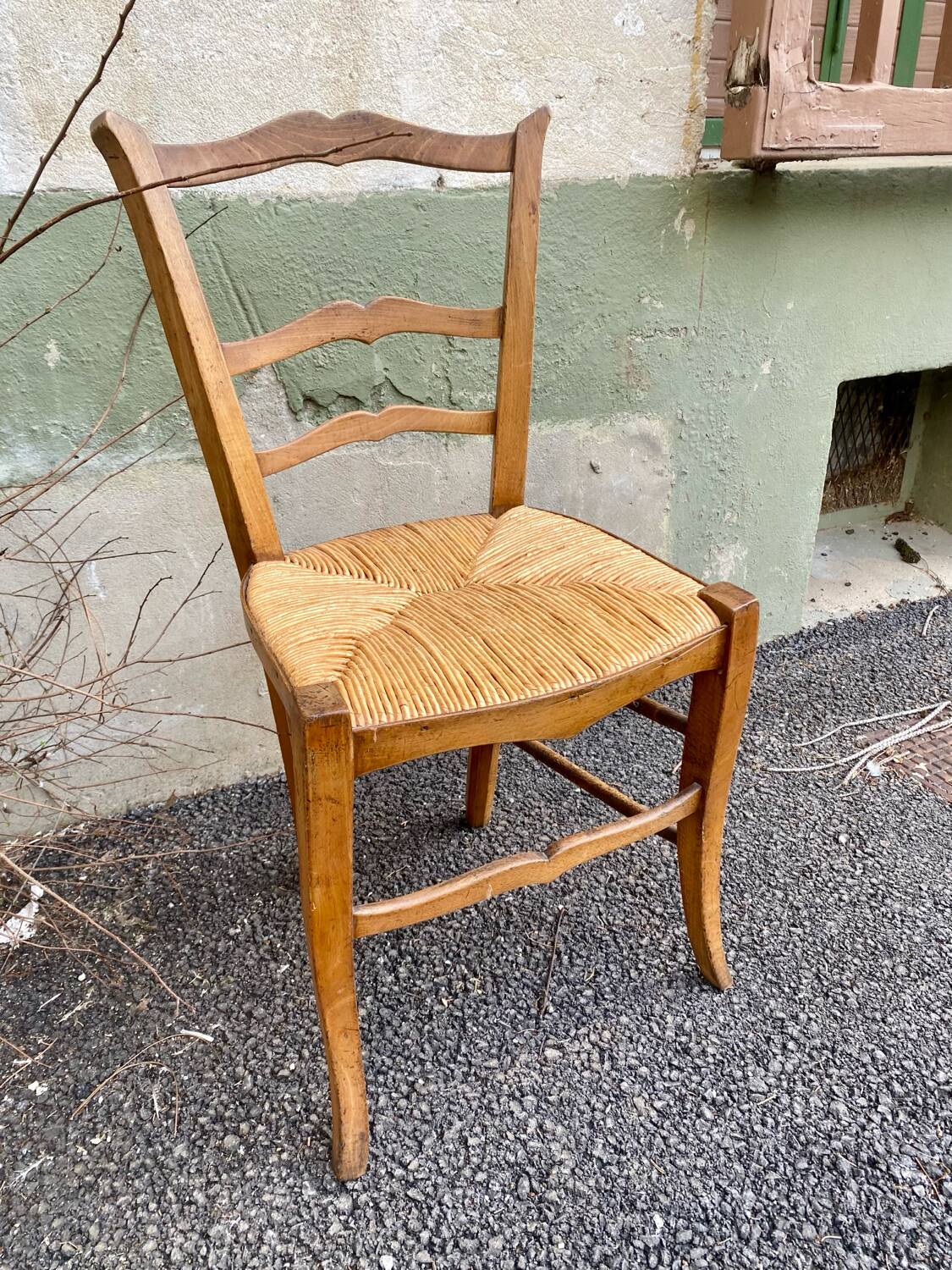 Straw country chair