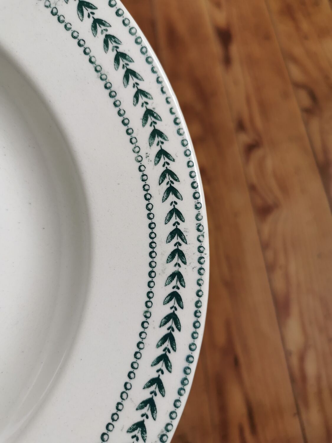 Hollow plates ancient iron earth Gien