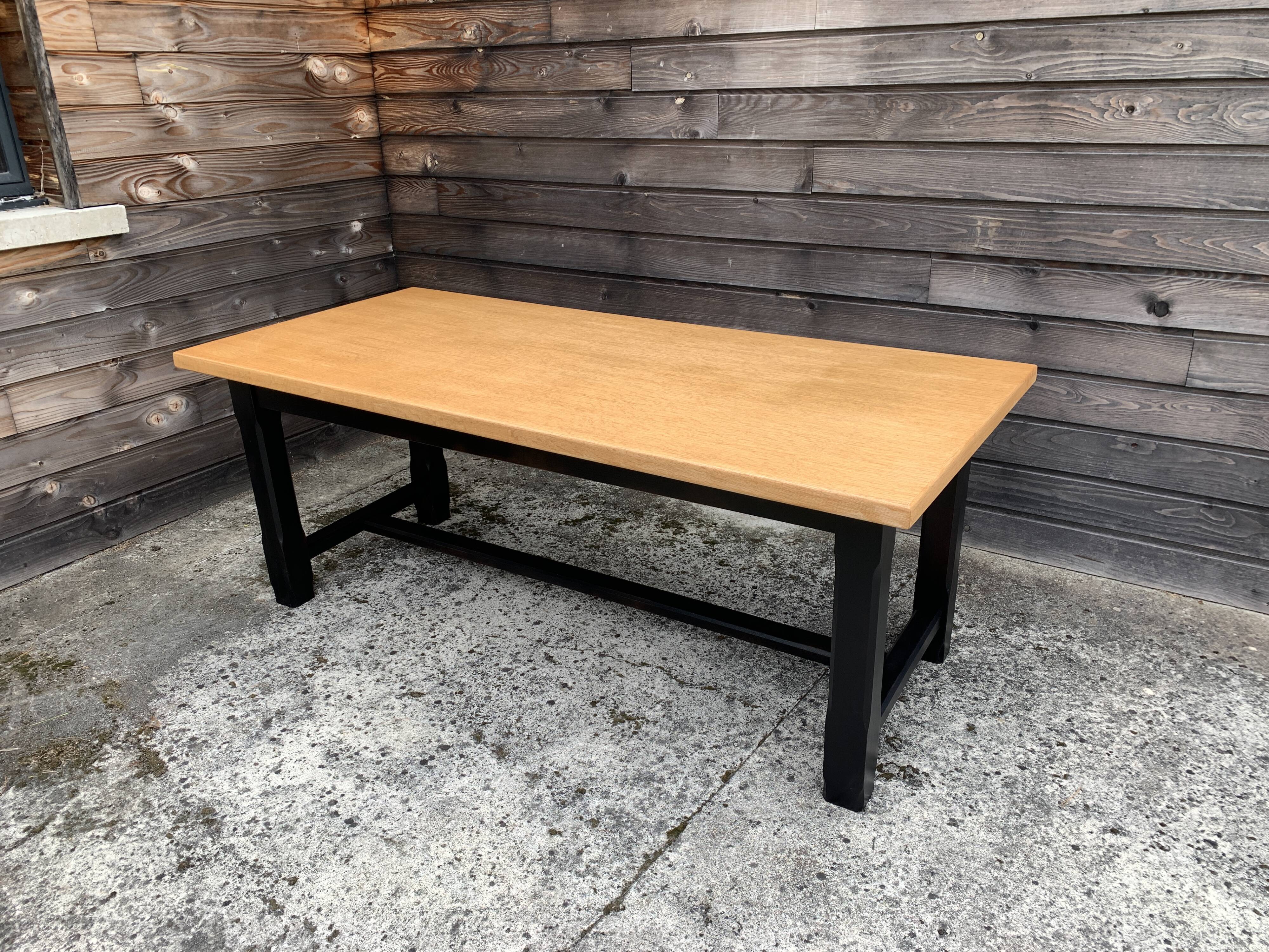 Table de ferme en chêne massif et pieds noirs mats