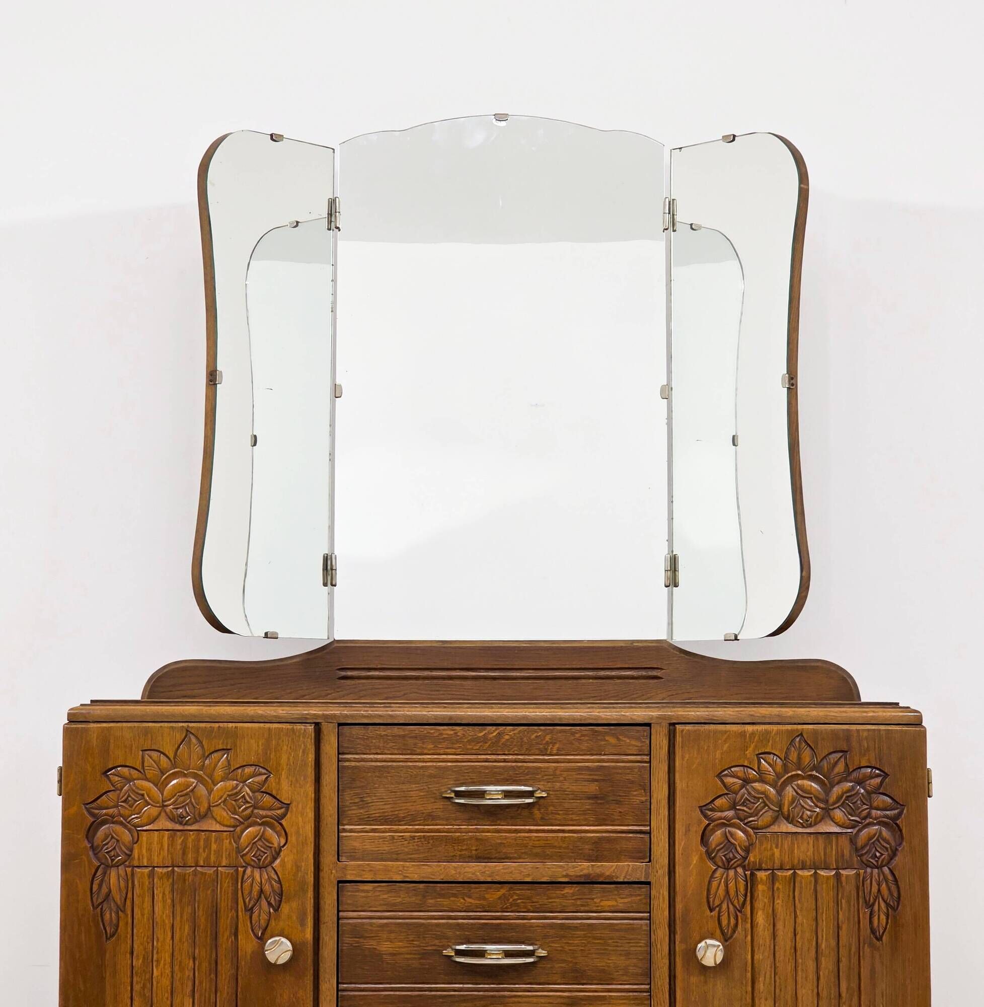 Wooden dressing table, Art Deco from the 1940s.