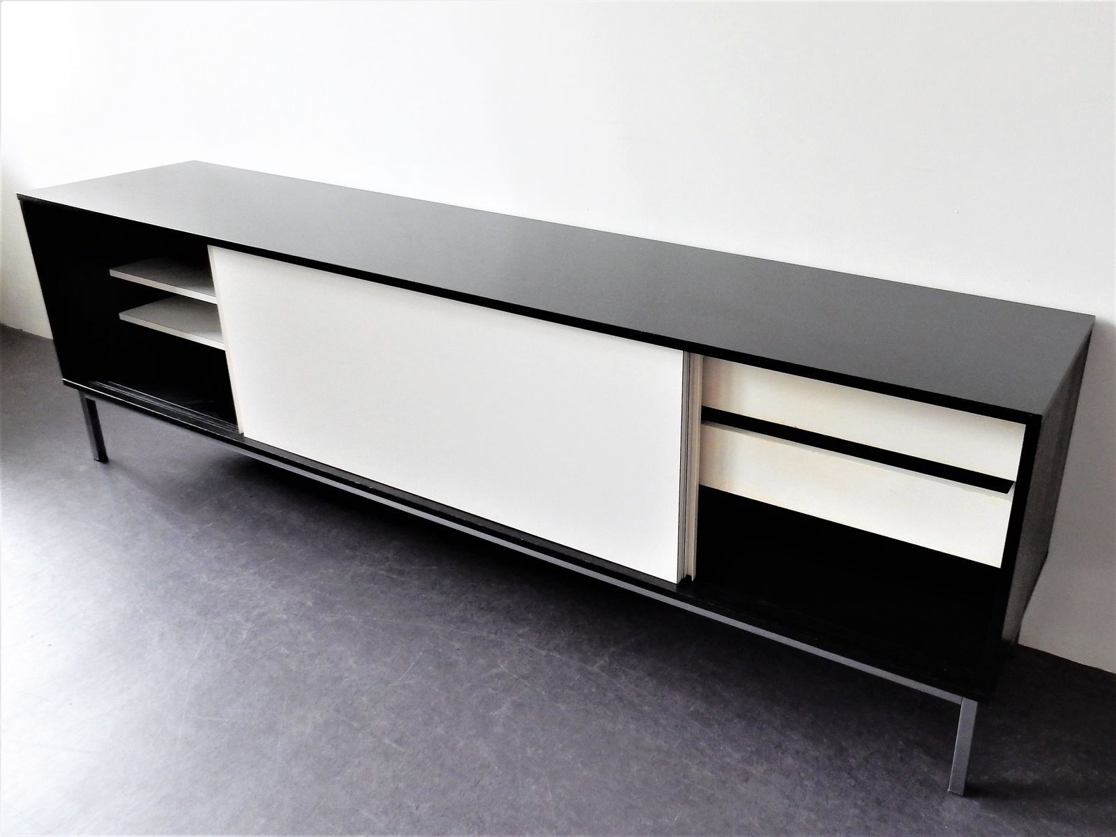 Black and white KW85 enfilade by Martin Visser for 't Spectrum 1960s