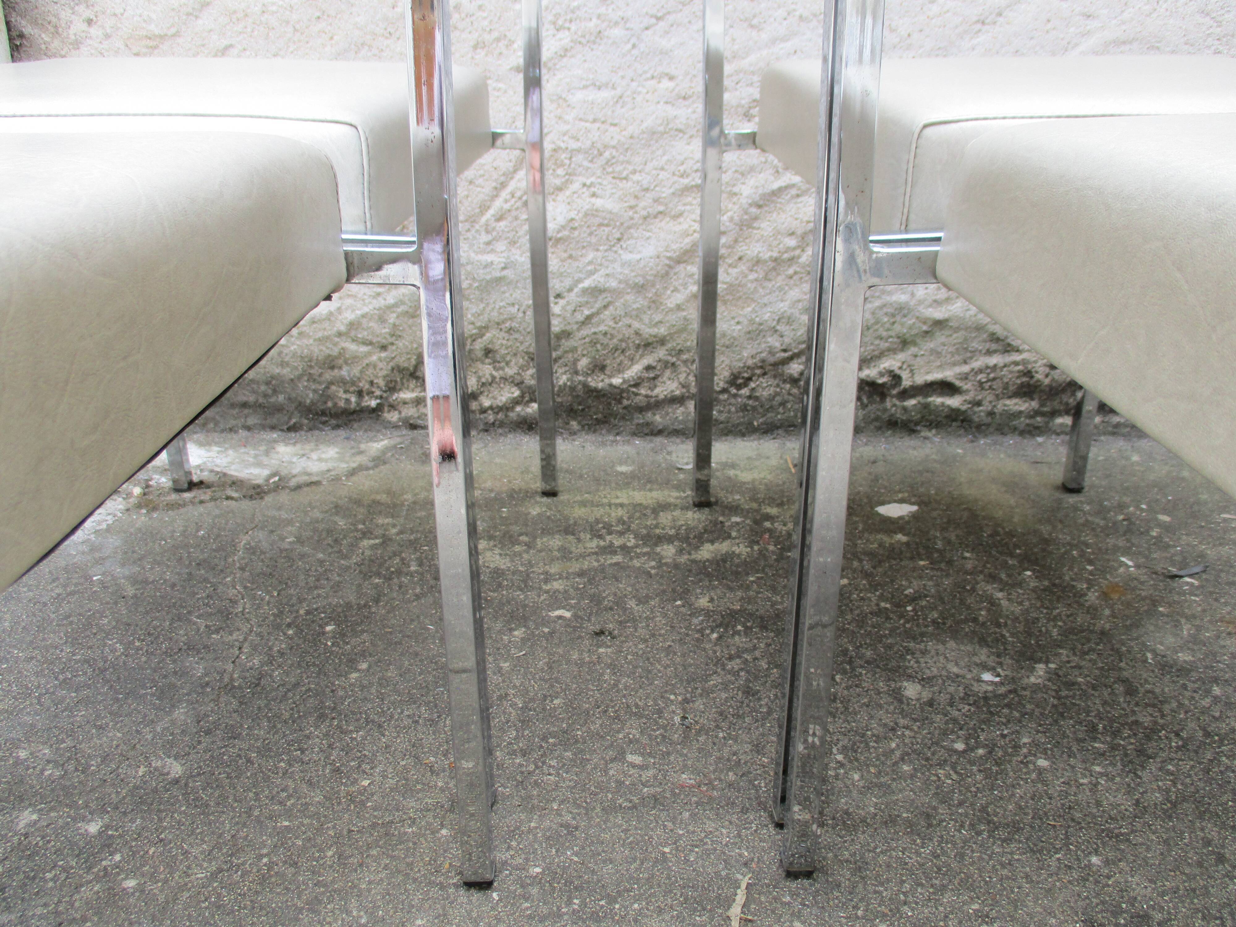 Lot of 10 chairs Strafor 70s
