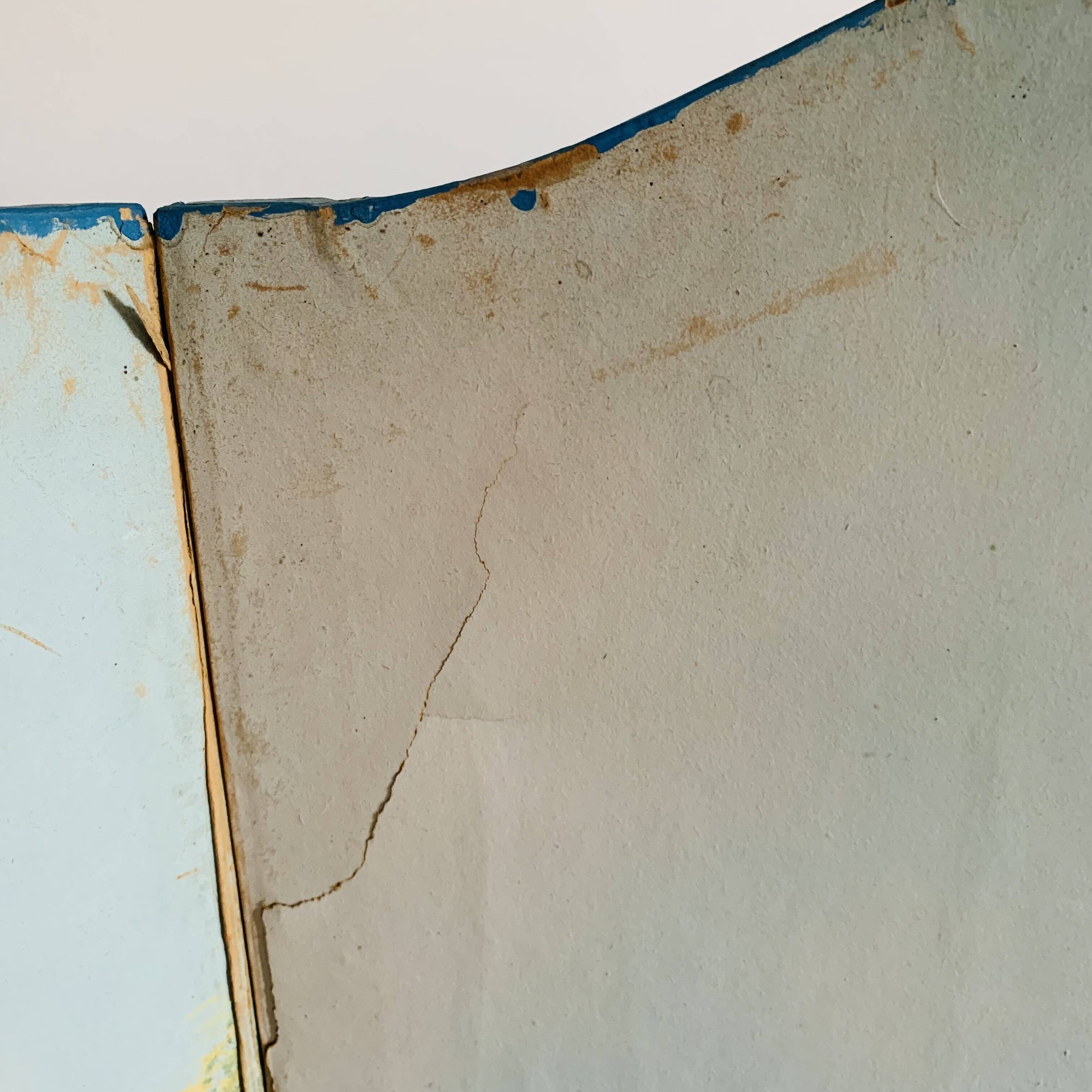 Screen made of painted canvas