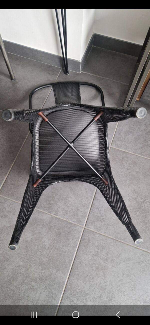 Chaise Tolix véritable, tôle perforée noire, état neuf