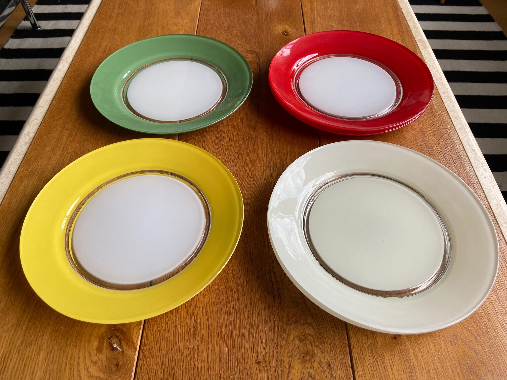 Set of 6 colored glass plates