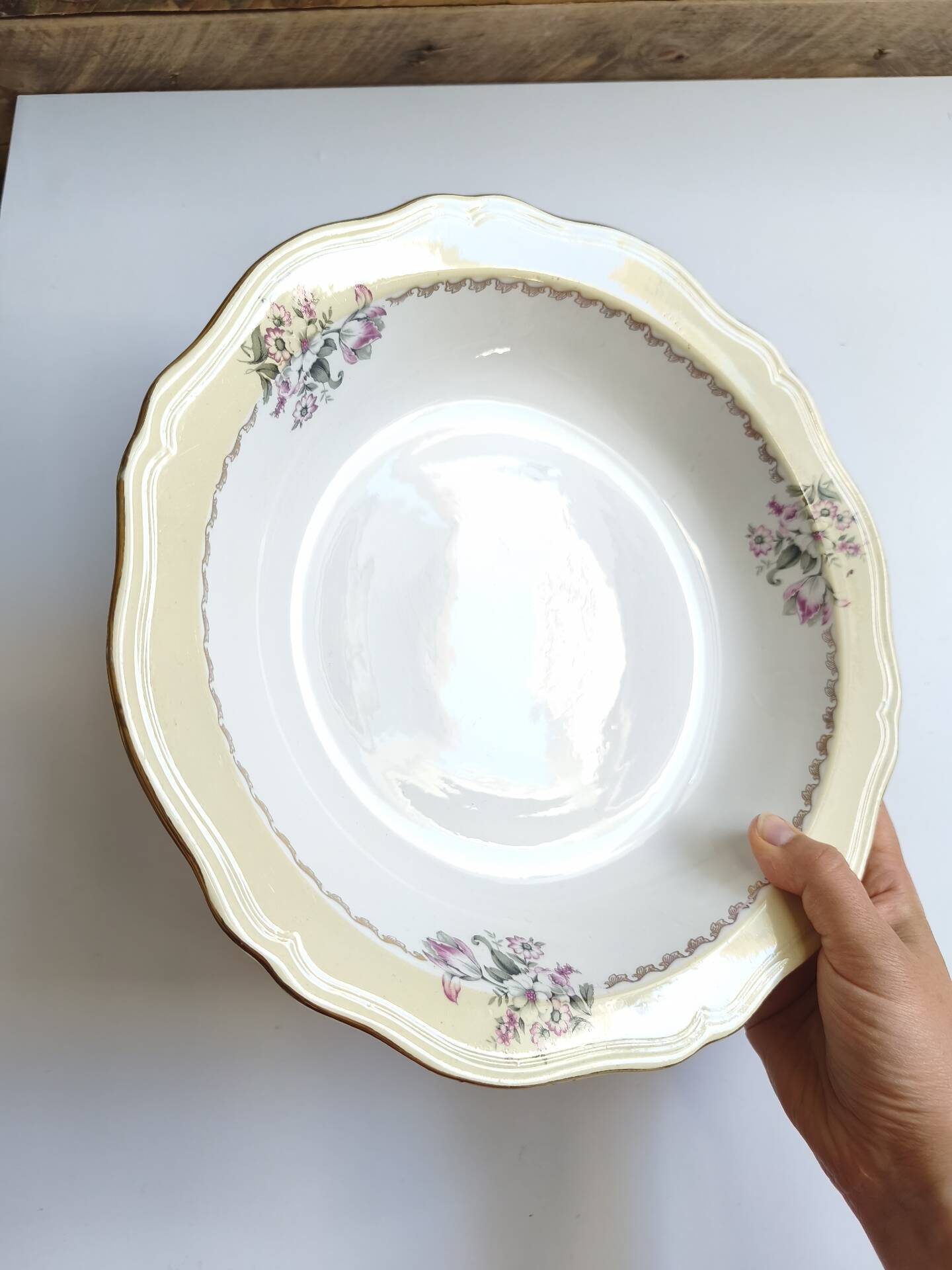 Vintage shallow dish L'Amandinoise model Paola white cream flowers