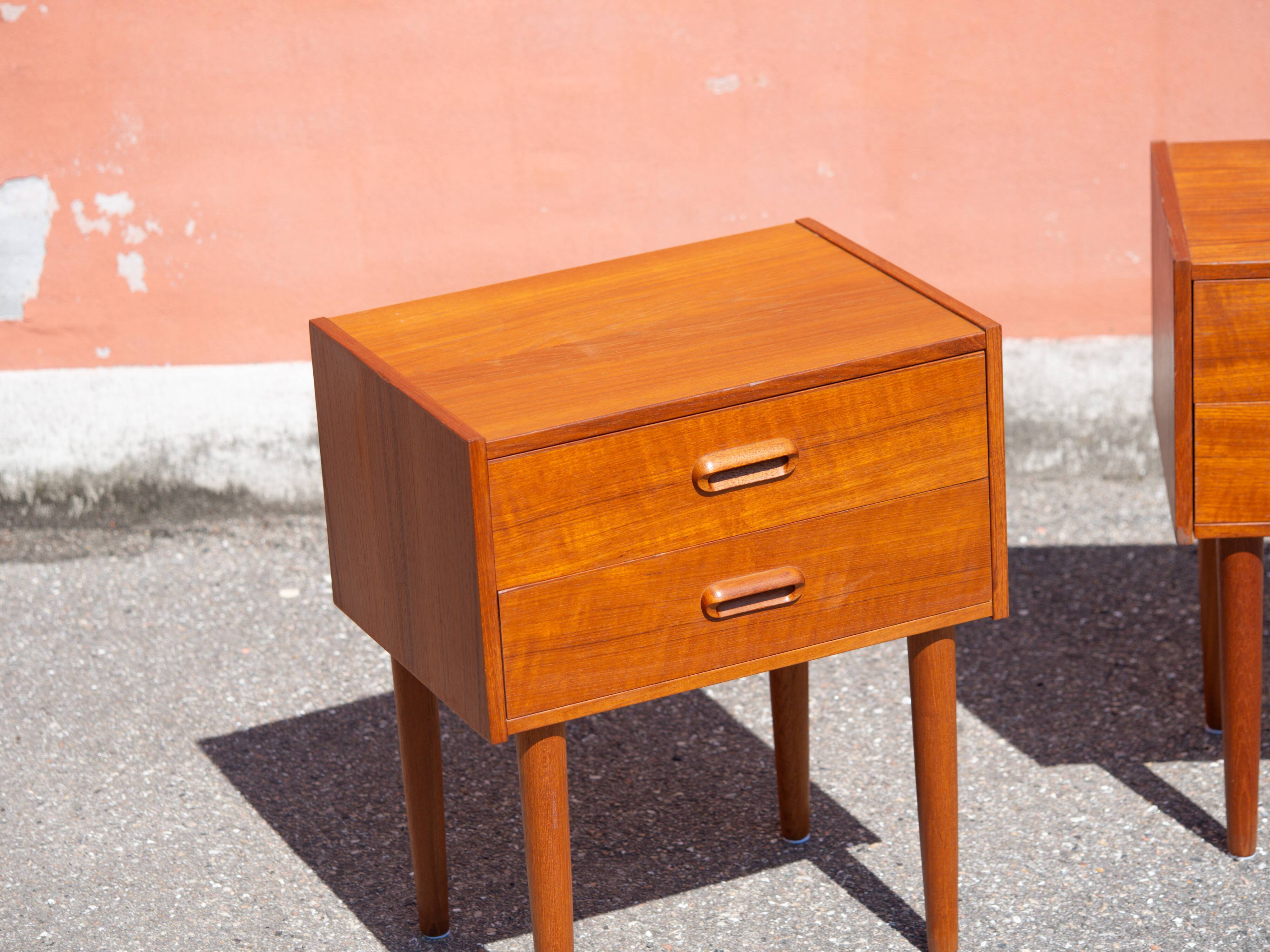 Pair of 2 vintage Danish bedside tables from the 1960s, in teak.