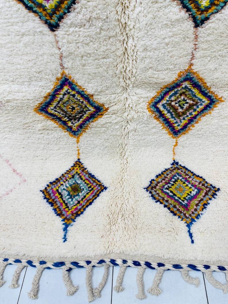 Moroccan rug in natural wool 250cm x 150cm