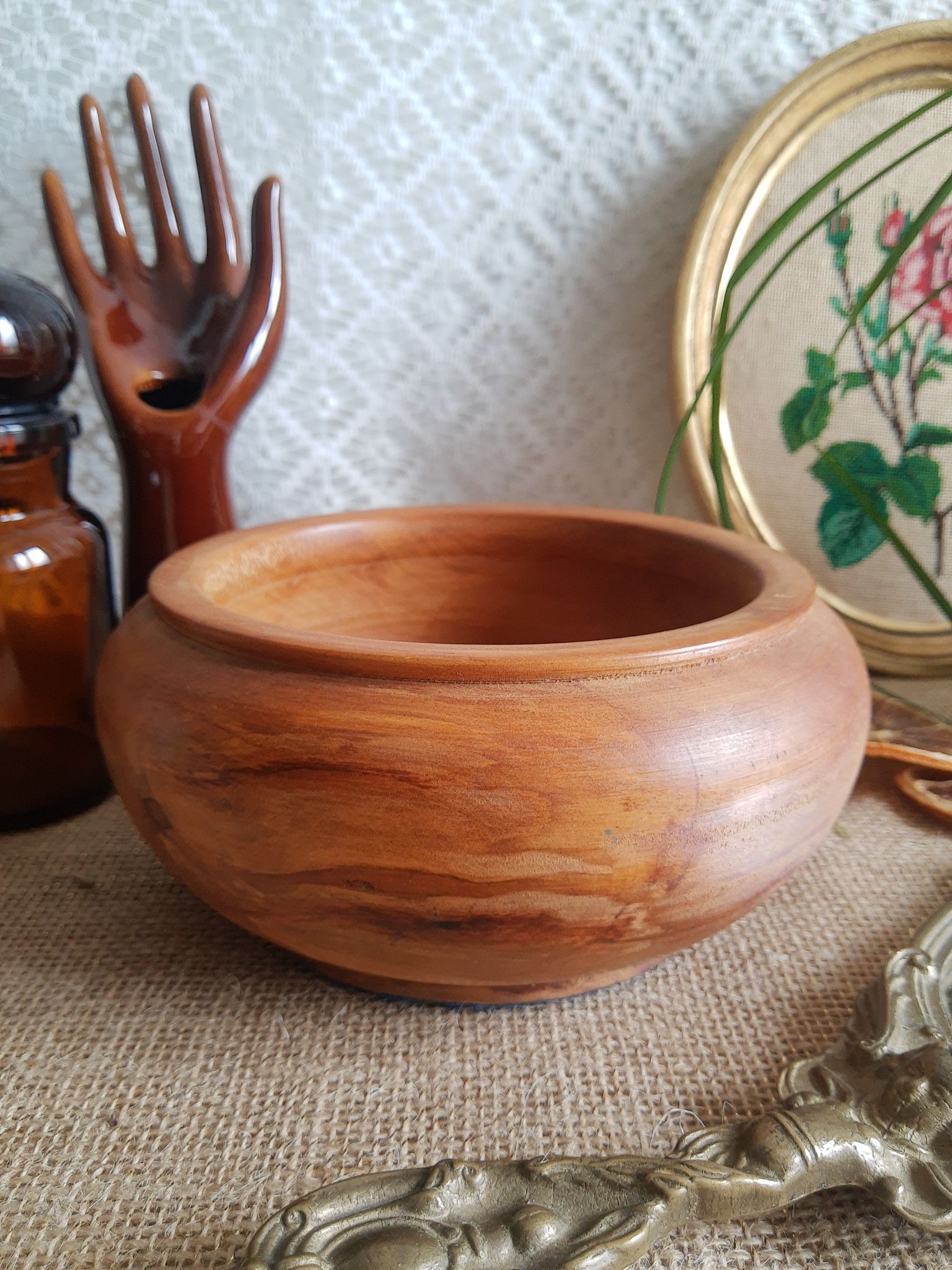 Round box with olive wood lid - vintage
