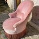 Fauteuil style crapaud en velours rose
