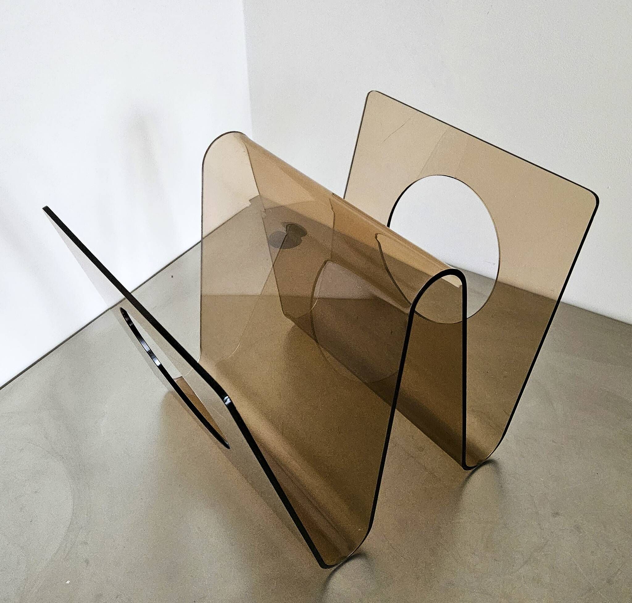 Vintage magazine rack 1970 Michel Dumas for Roche Bobois
