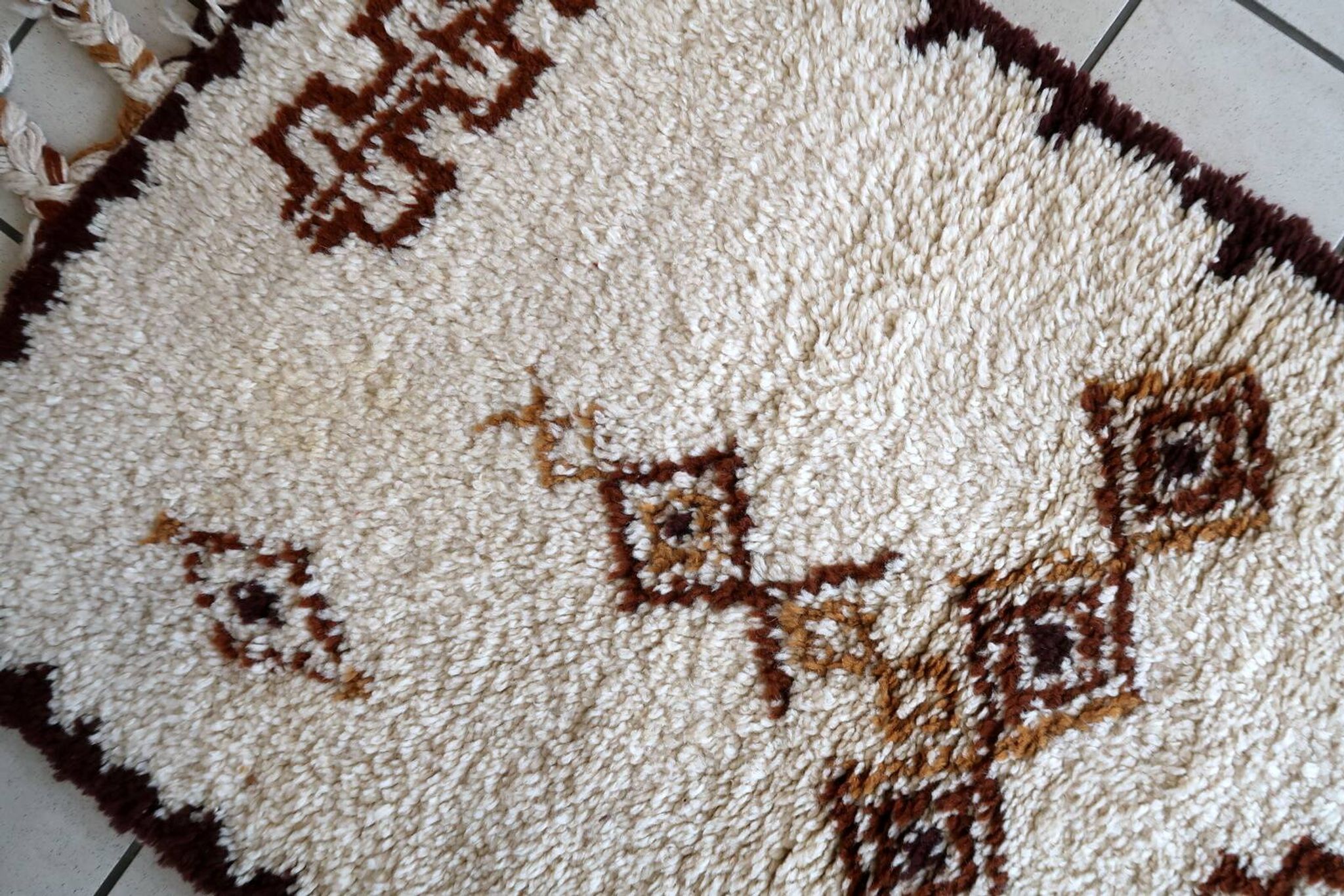 Tapis vintage berbère marocain fait main – 74 x 136 cm - 1c1004