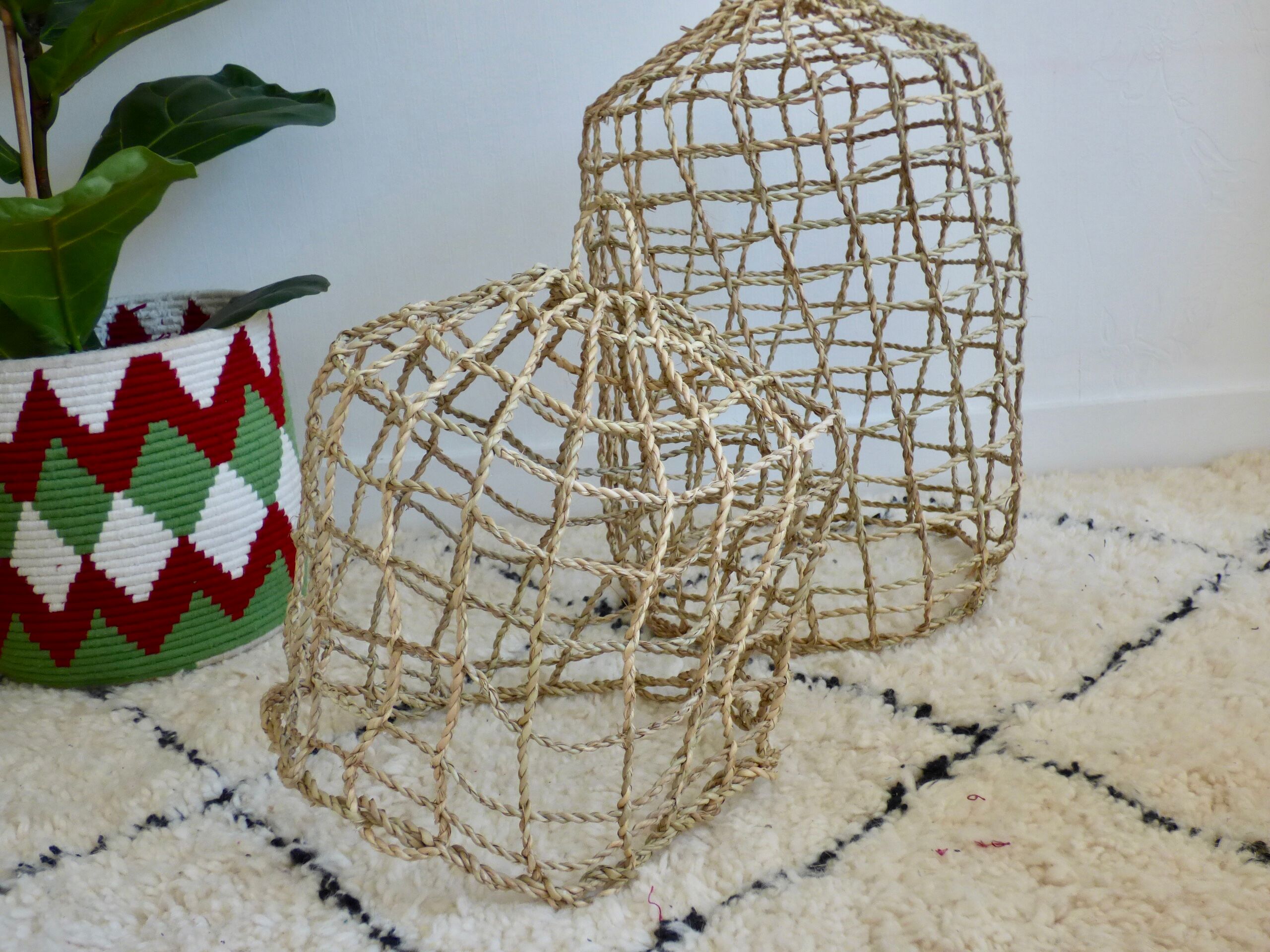 Suspension fishing net braided in palm leaf