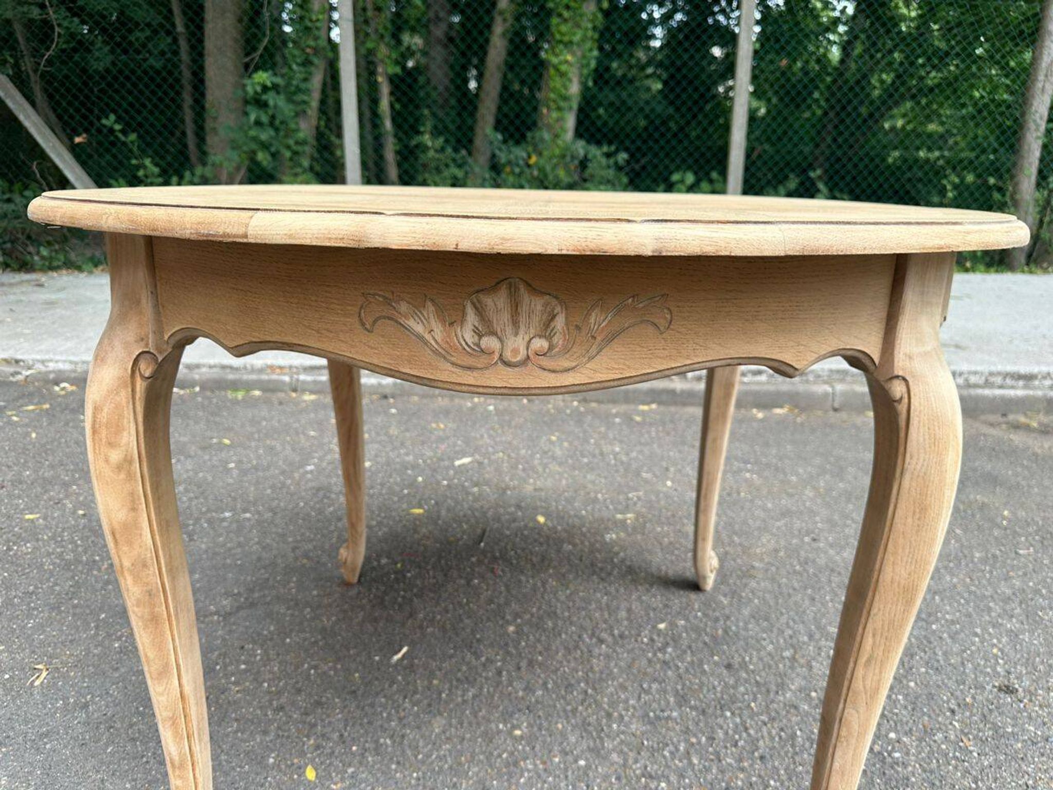Table de repas ronde, ovale extensible en chêne poncé