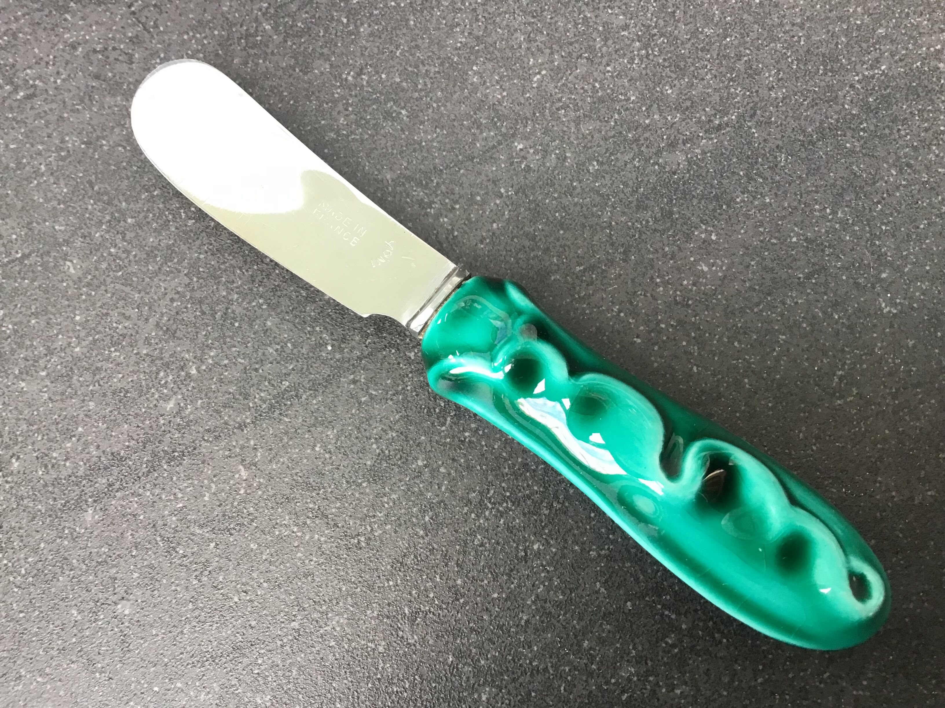 Verceram butter dish in the shape of a leaf, with its knife