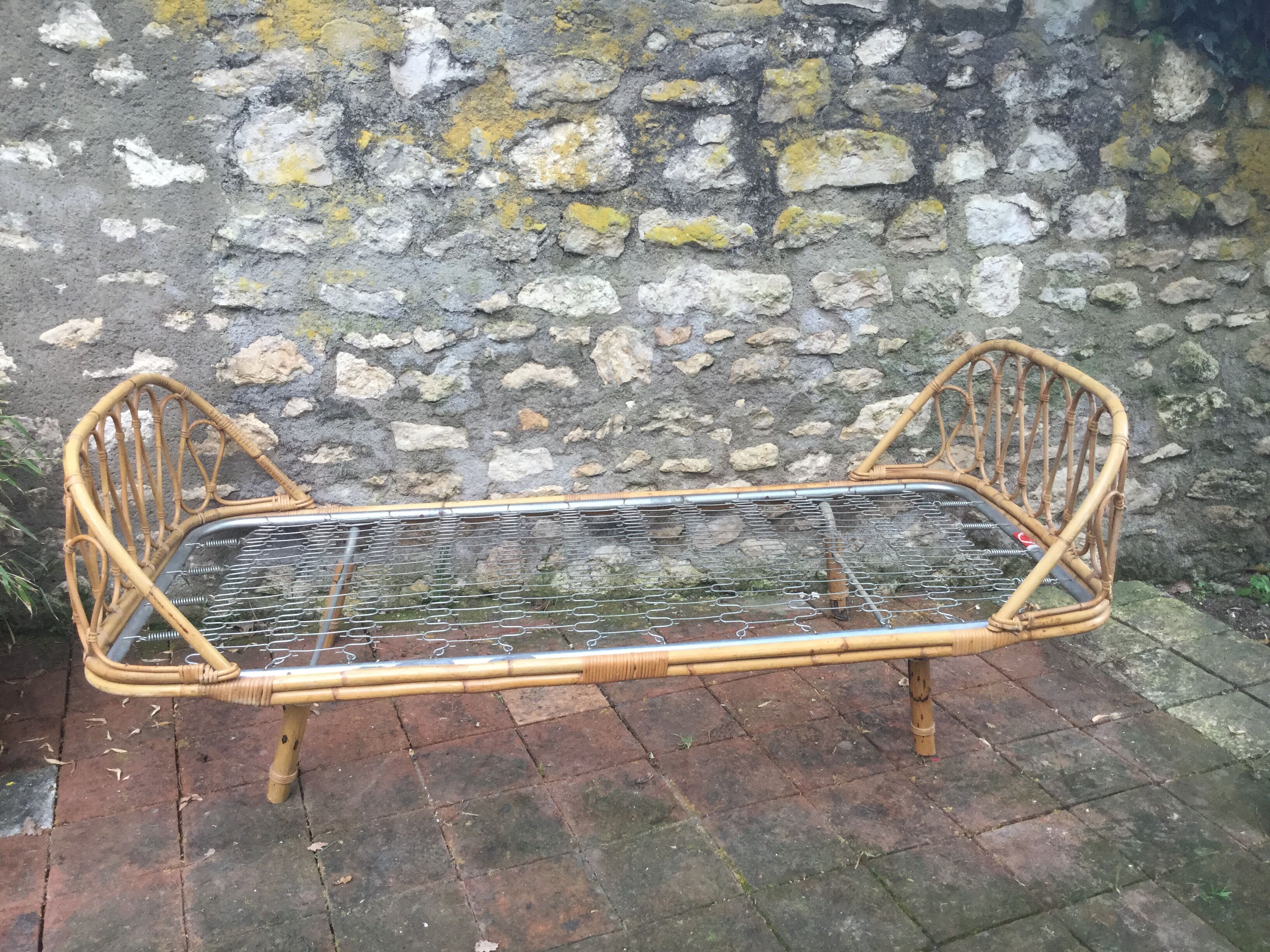 Bed rattan of the 1960s