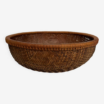 Woven straw basket