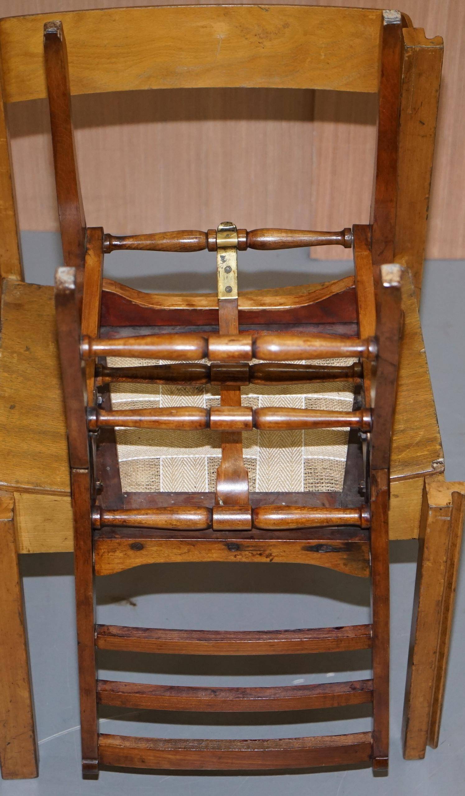 Chaise pliante militaire rare circa 1890 en fruitwood massif avec ferrure en laiton