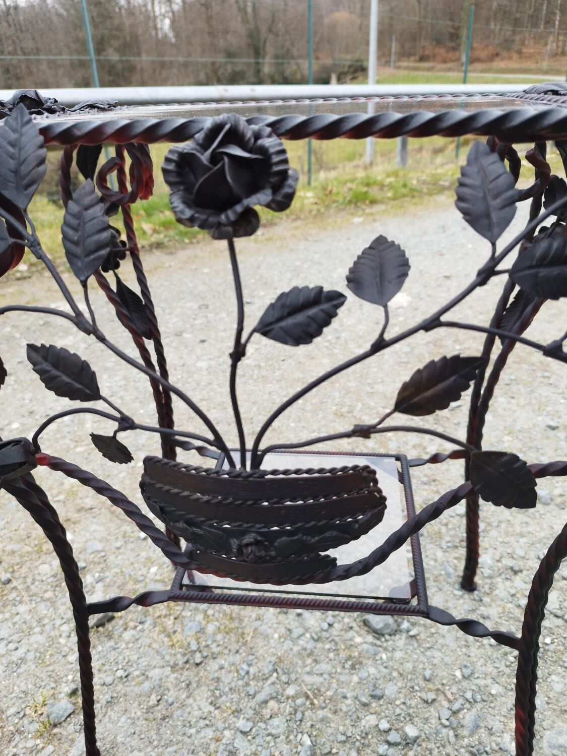 Table guéridon console sellette en fer forgé à décor de rose verre