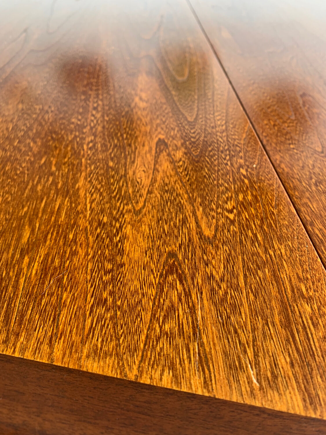 Vintage round table edited by Baumann