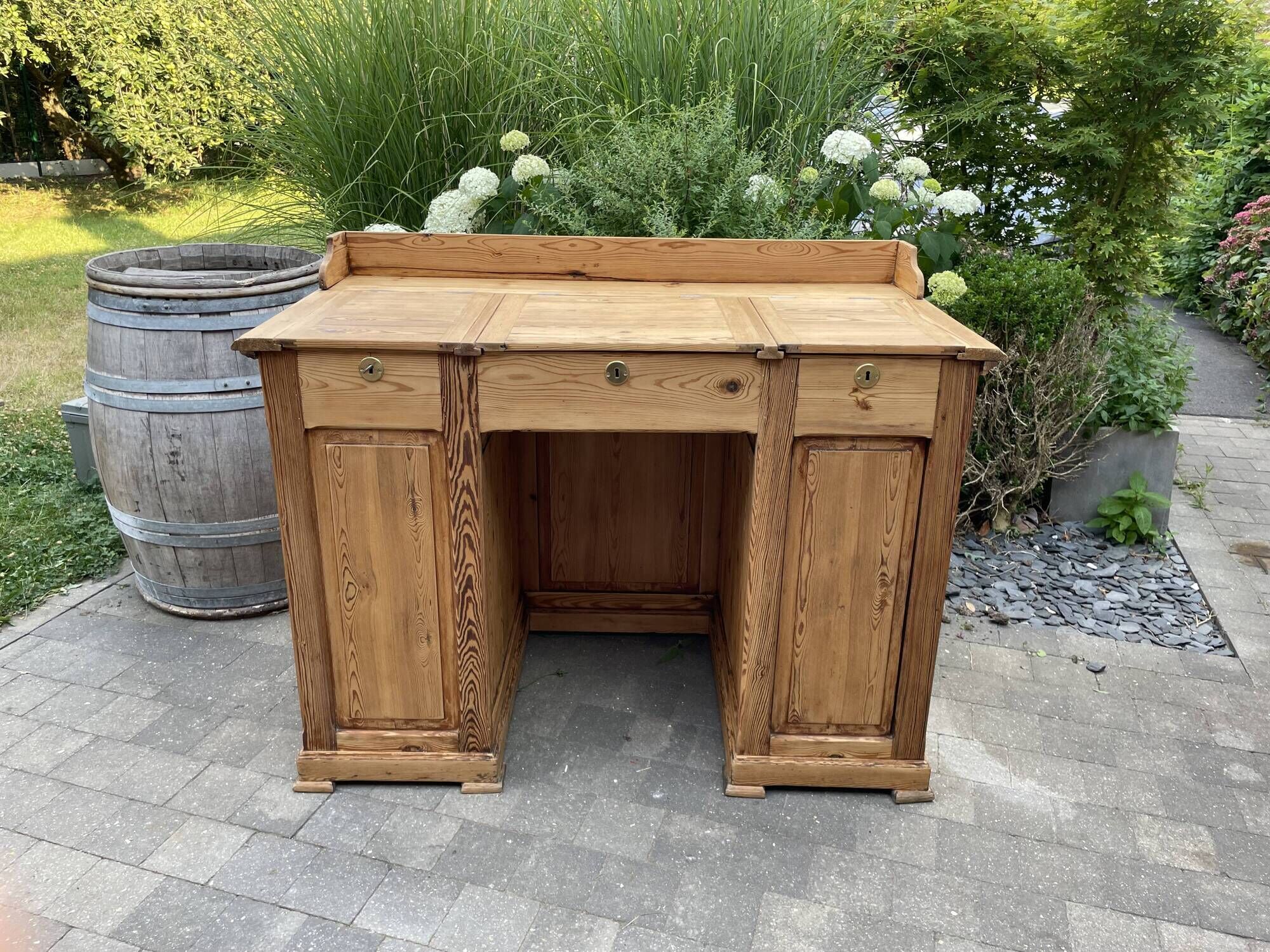 Antique counter