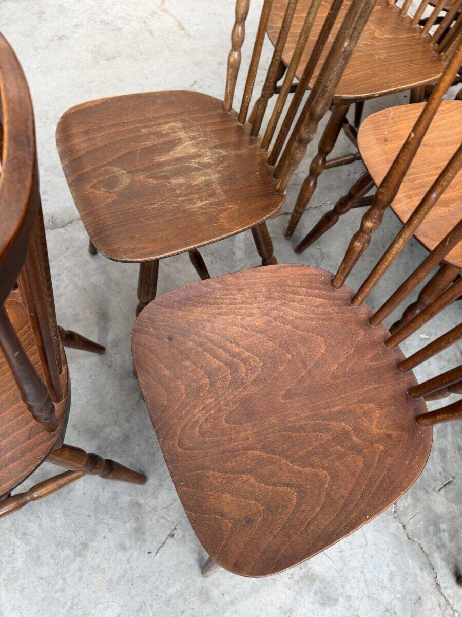 Suite de 10 chaises bistrot