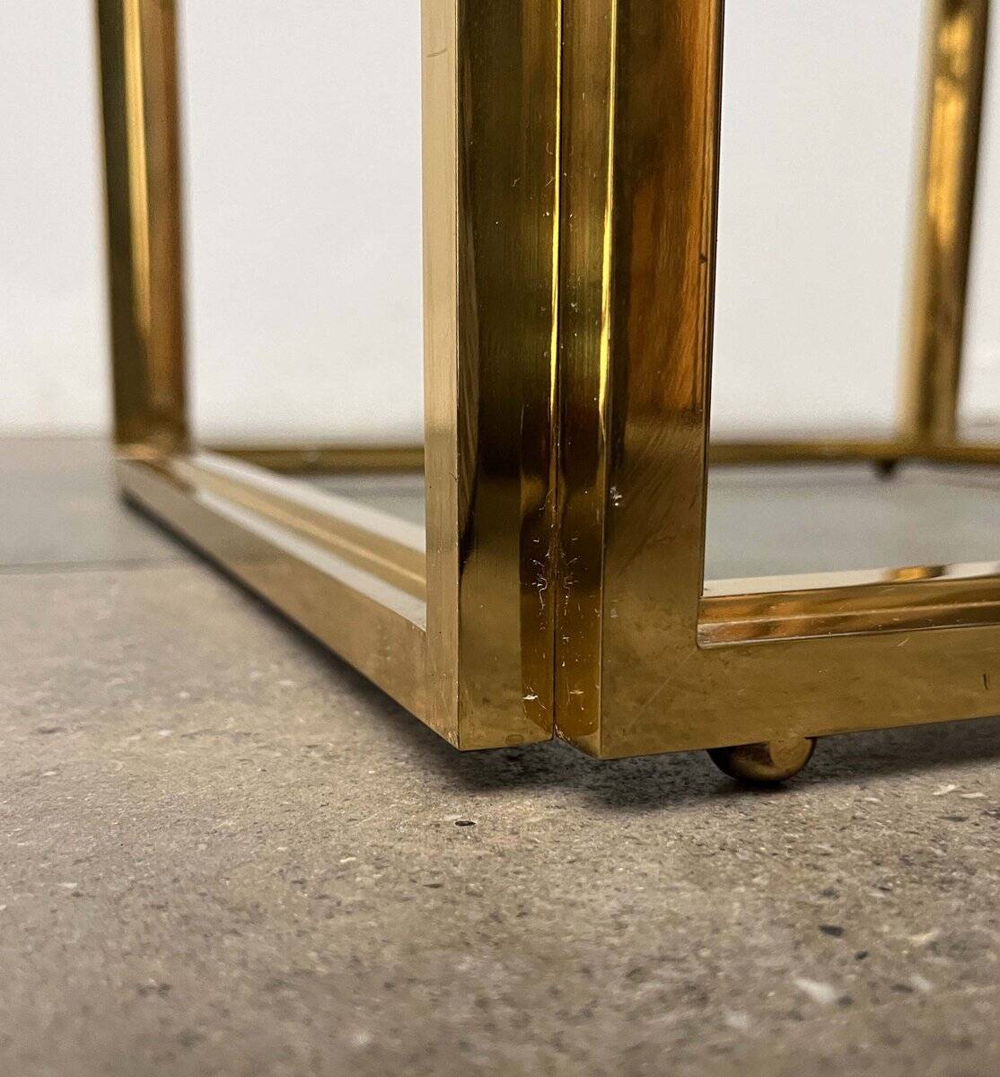 Cube side tables in brass and glass in the French Hollywood Regency style by Maison Charles, 1970s, set of 2.