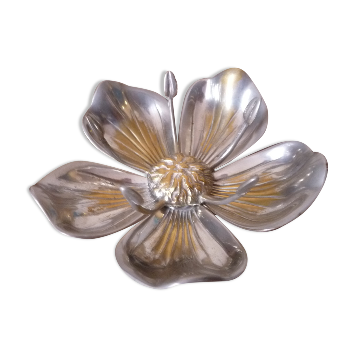 Individual ashtrays on decorative metal flower