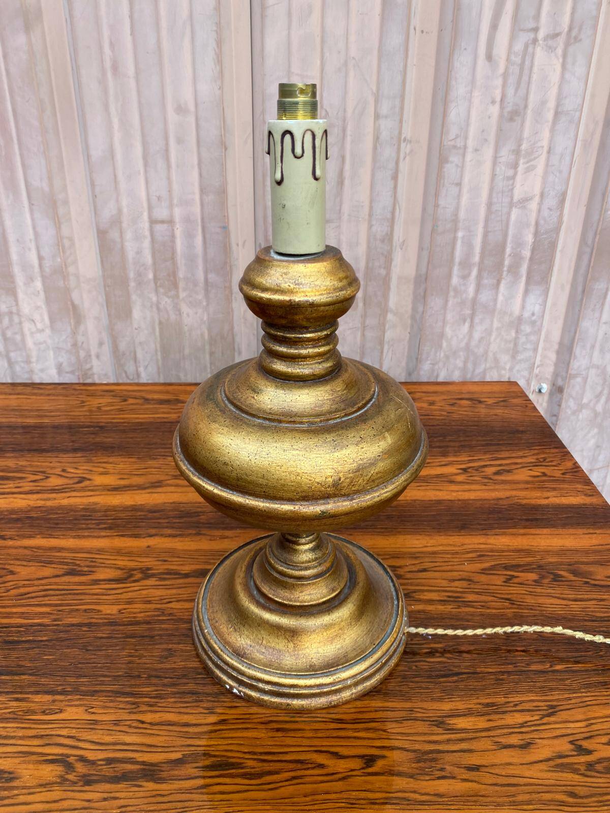 Lampe vintage pied de boule dorée