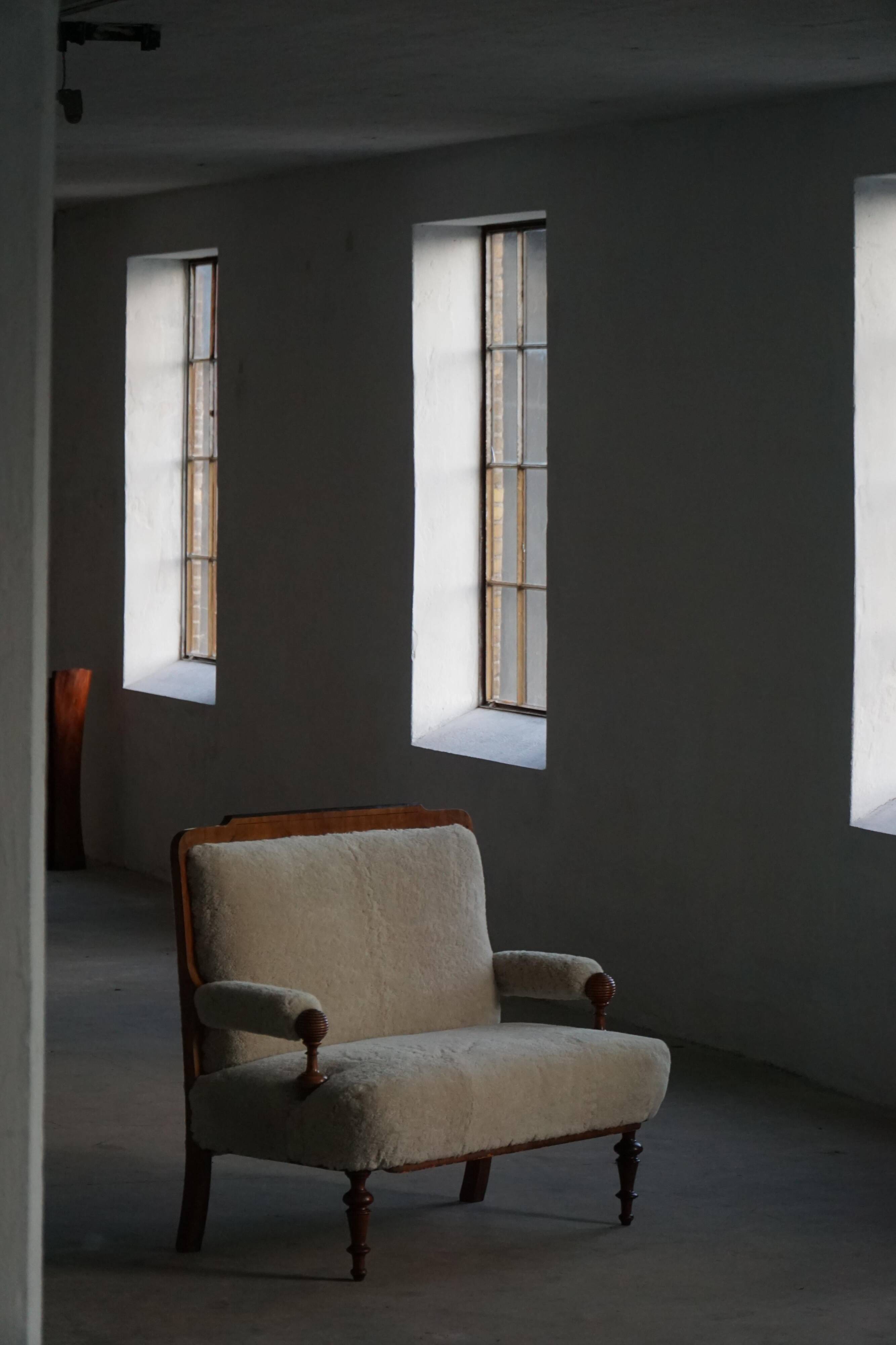 Danish two-seater canapé from the early 20th century in merino wool and wood, 1930s.