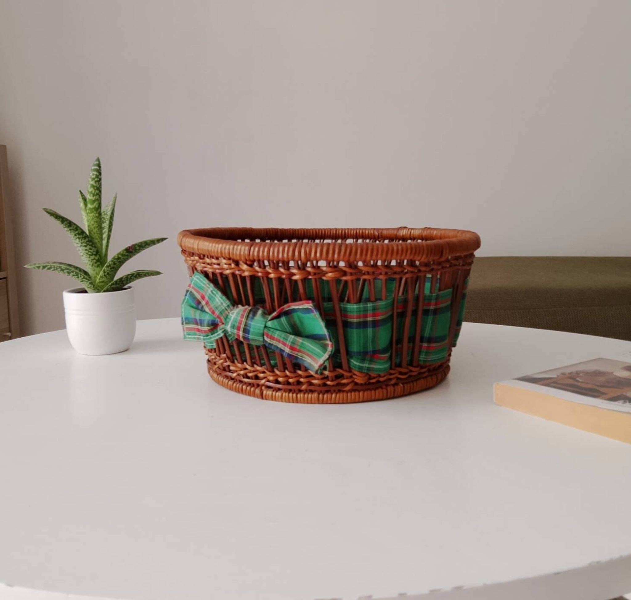 Panier vintage rotin et osier tissu écossais