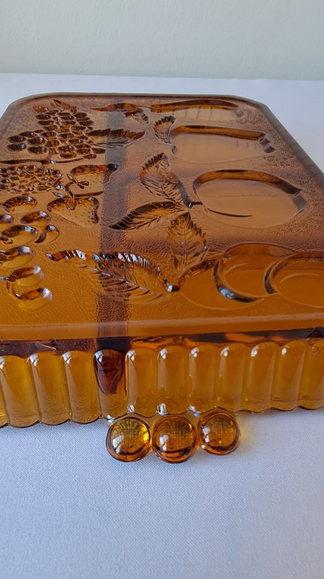 Plateau à compartiments. Verre ambré.  Années 70