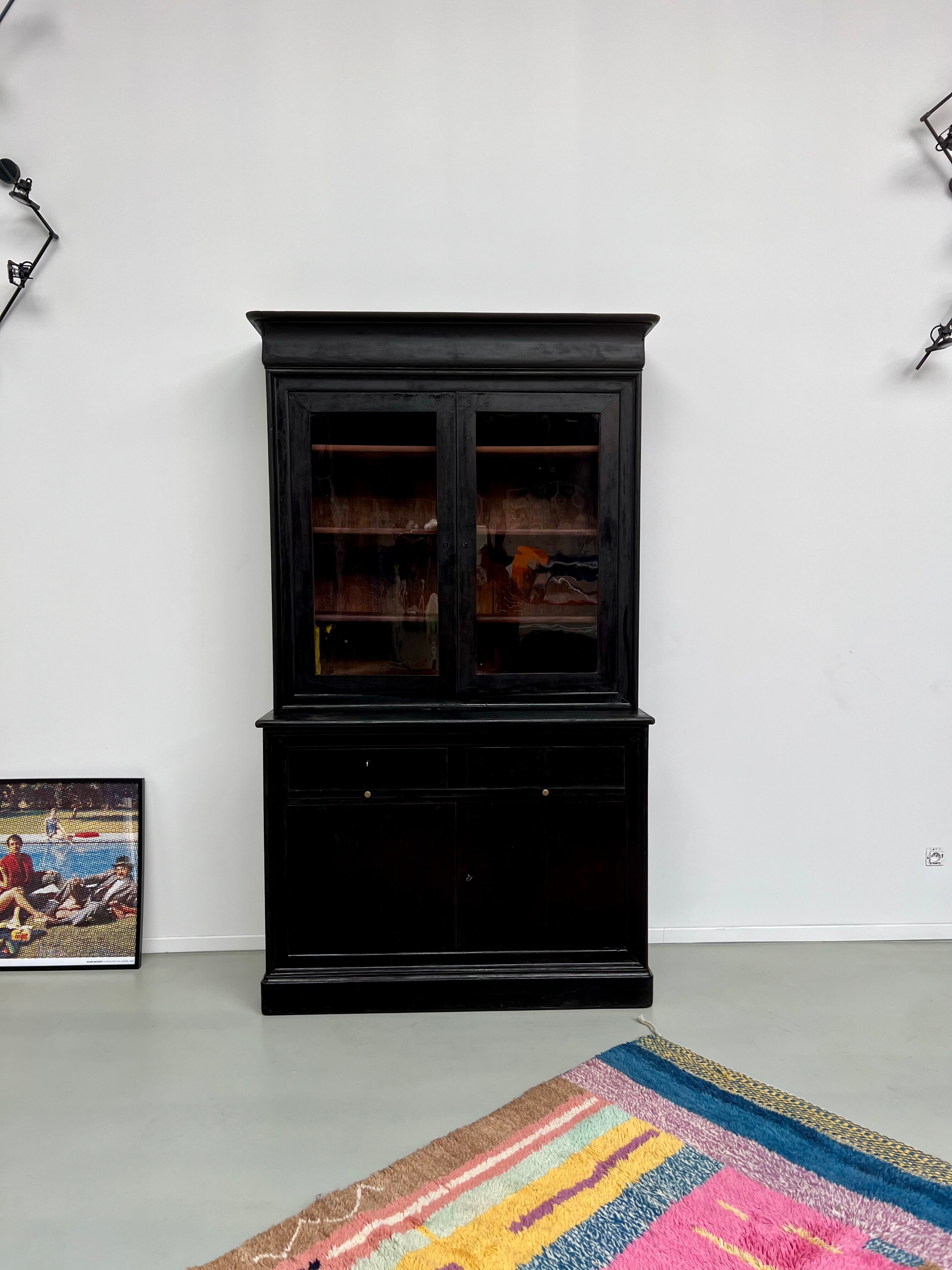 Sideboard - showcase 2 old body in blackened wood