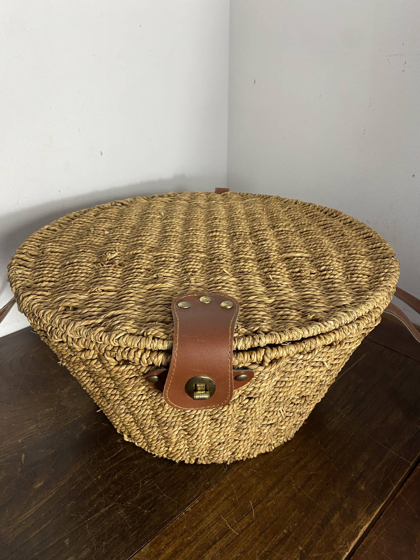 Woven rope basket