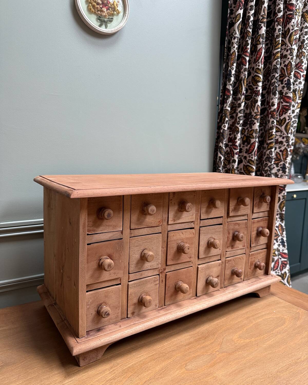 Small vintage drawer cabinet